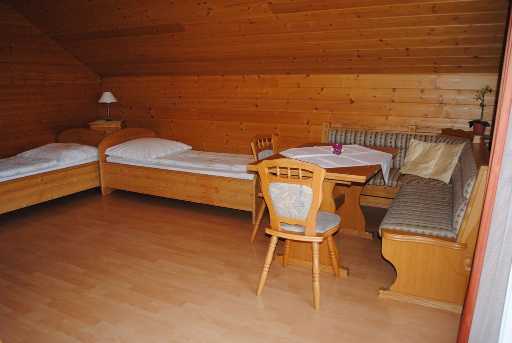 Gaestehaus Lindermuth Presseggersee Δωμάτιο φωτογραφία